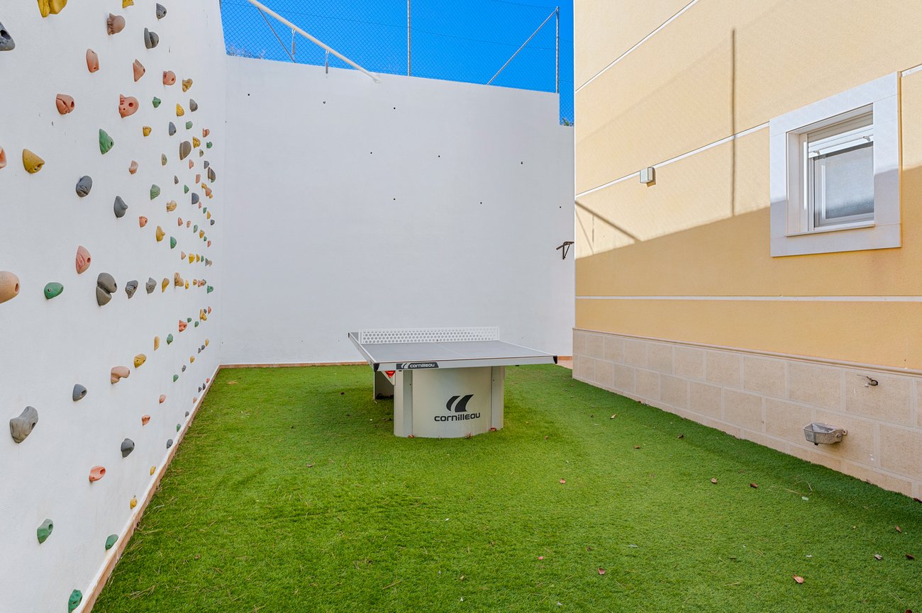 3 Bed 3 Bath Villa in Ciudad De Las Comunicaciones - Caza De Casa