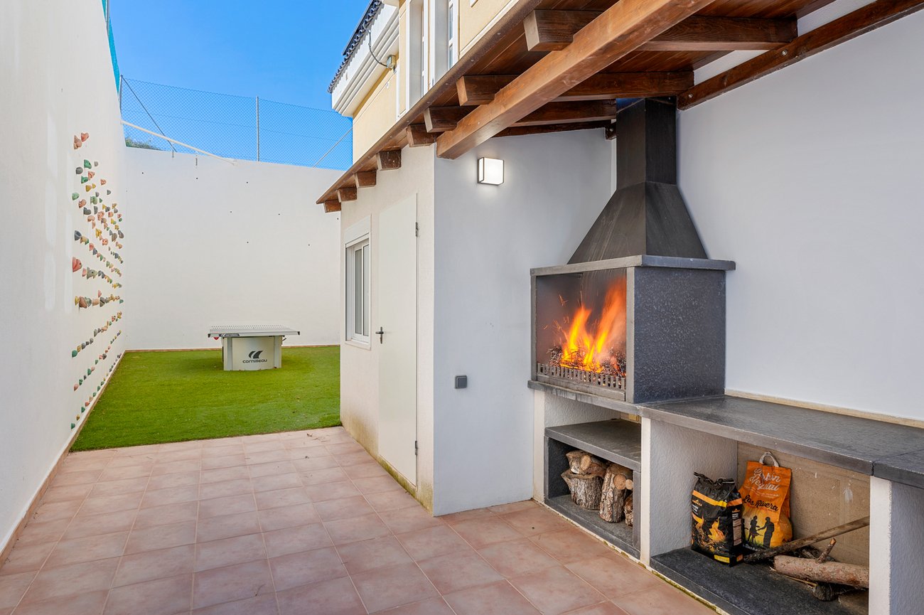 3 Bed 3 Bath Villa in Ciudad De Las Comunicaciones - Caza De Casa