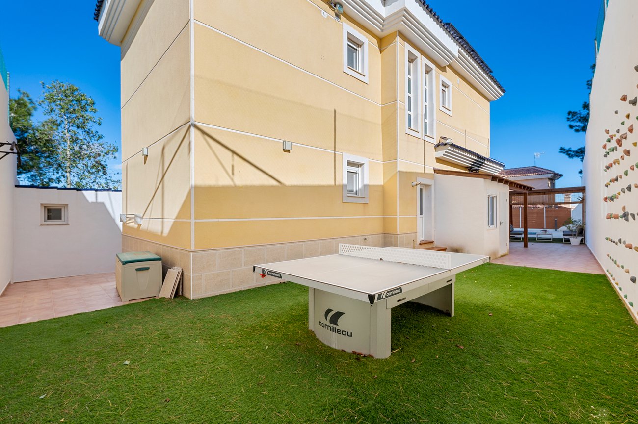 3 Bed 3 Bath Villa in Ciudad De Las Comunicaciones - Caza De Casa