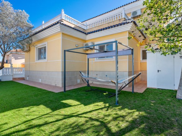 3 Bed 3 Bath Villa in Ciudad De Las Comunicaciones - Caza De Casa