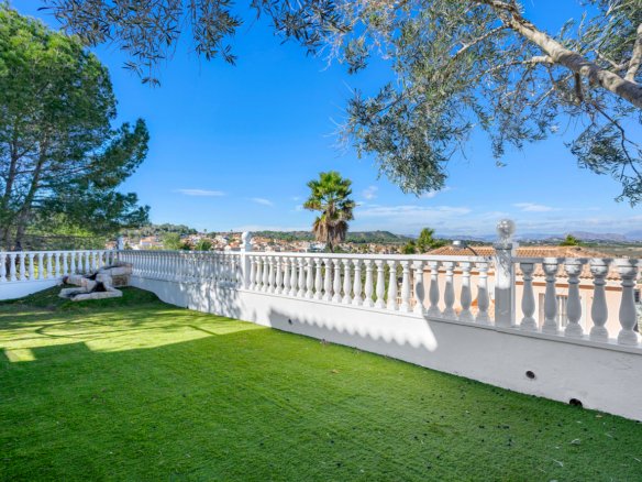 3 Bed 3 Bath Villa in Ciudad De Las Comunicaciones - Caza De Casa