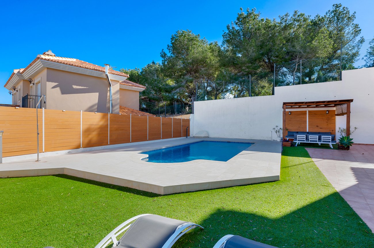 3 Bed 3 Bath Villa in Ciudad De Las Comunicaciones - Caza De Casa