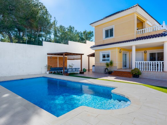 3 Bed 3 Bath Villa in Ciudad De Las Comunicaciones - Caza De Casa