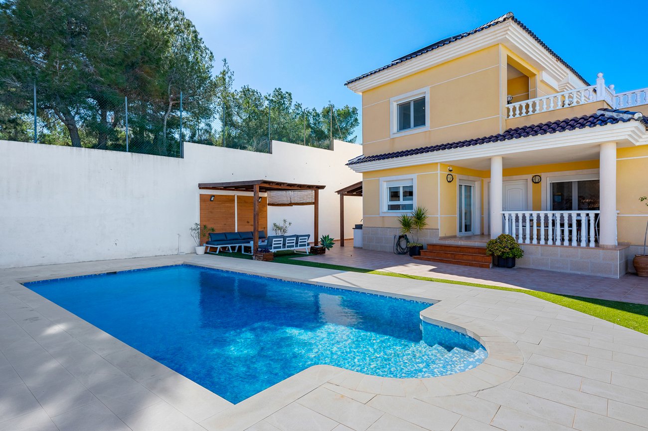 3 Bed 3 Bath Villa in Ciudad De Las Comunicaciones - Caza De Casa