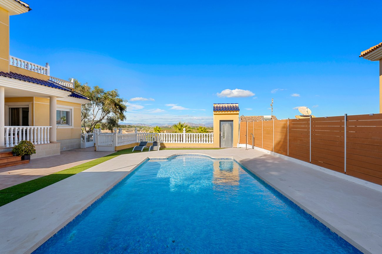 3 Bed 3 Bath Villa in Ciudad De Las Comunicaciones - Caza De Casa
