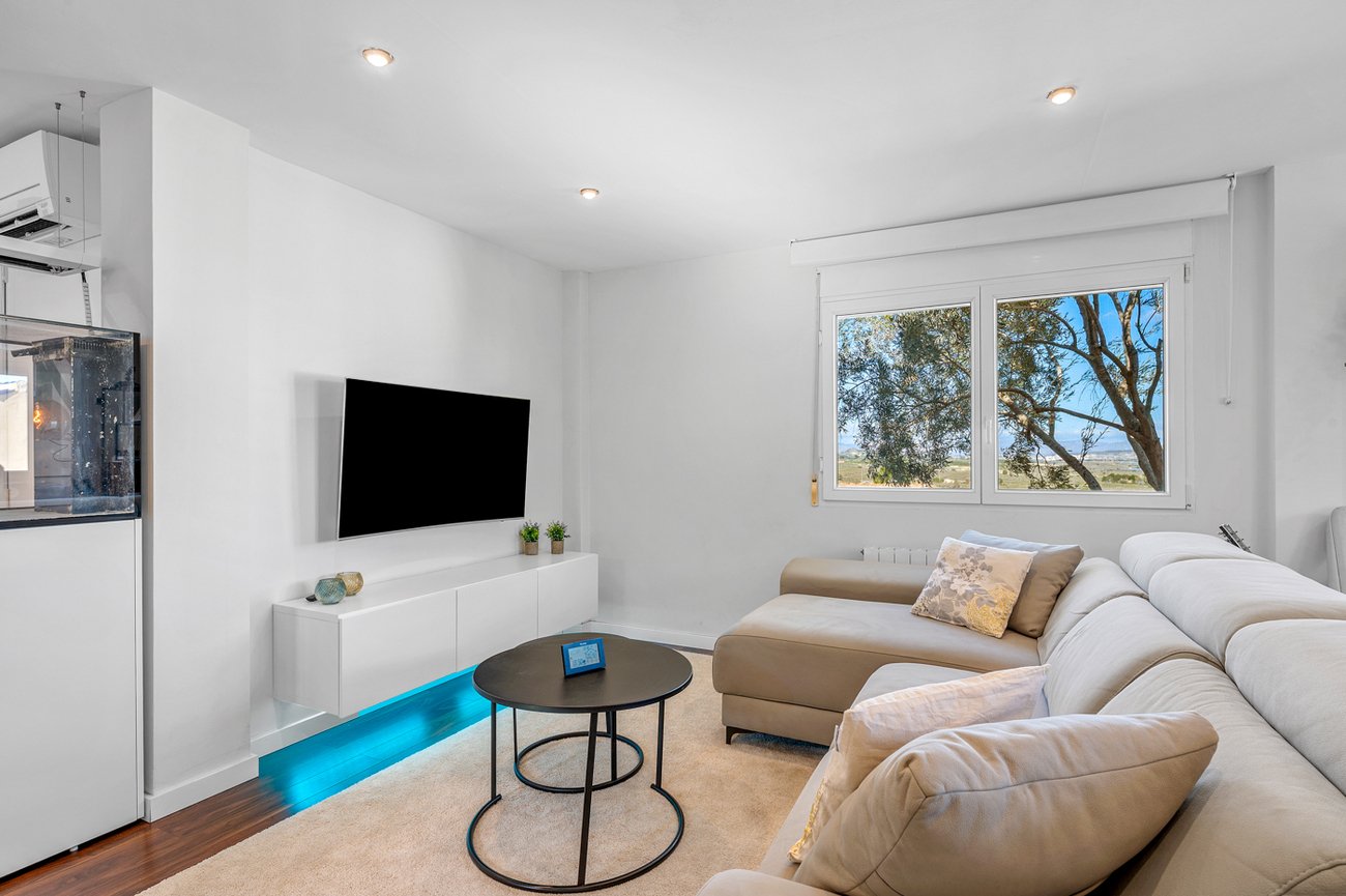 3 Bed 3 Bath Villa in Ciudad De Las Comunicaciones - Caza De Casa