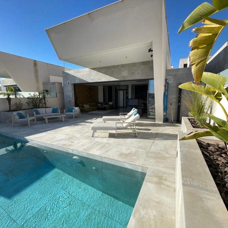 4 Bed 3 Bath Villa in Ciudad Quesada - Caza De Casa