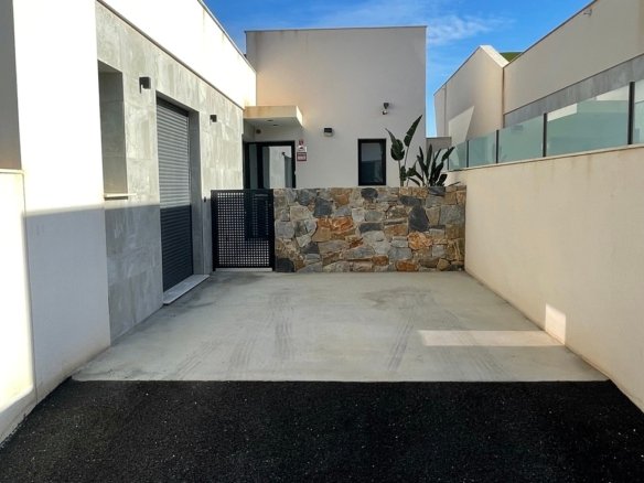 4 Bedroom 3 Bathroom Villa in Ciudad Quesada - Caza De Casa