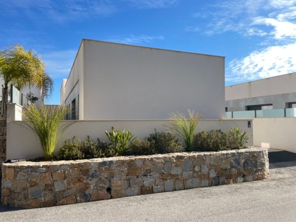 4 Bedroom 3 Bathroom Villa in Ciudad Quesada - Caza De Casa
