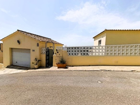 4 Bed 3 Bath Villa in Las Ramblas Golf - Caza De Casa
