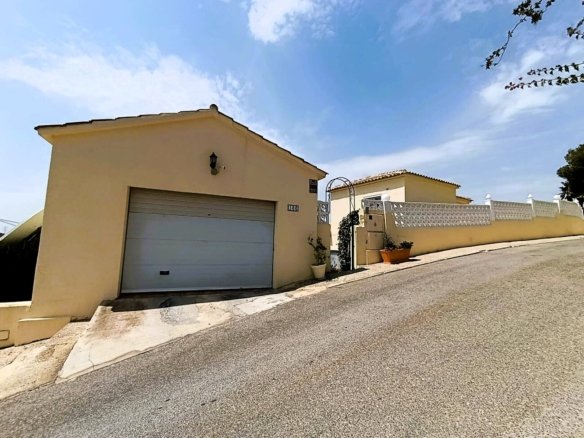 4 Bed 3 Bath Villa in Las Ramblas Golf - Caza De Casa
