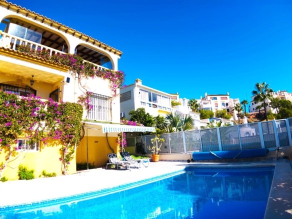 3 Bedroom 2 Bathroom Villa in Las Ramblas Golf - Caza De Casa