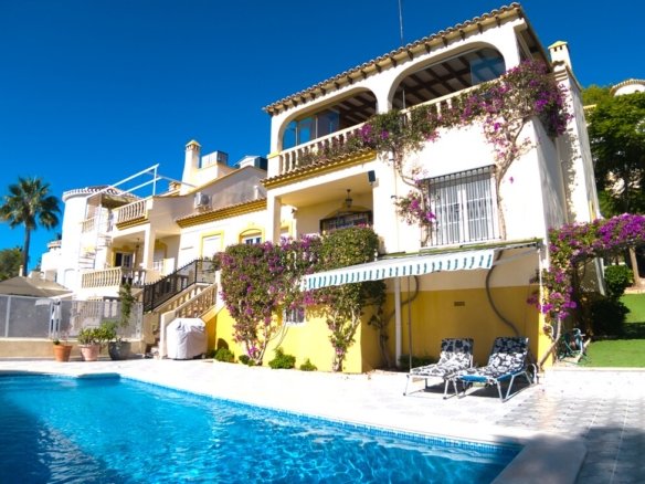 3 Bedroom 2 Bathroom Villa in Las Ramblas Golf - Caza De Casa