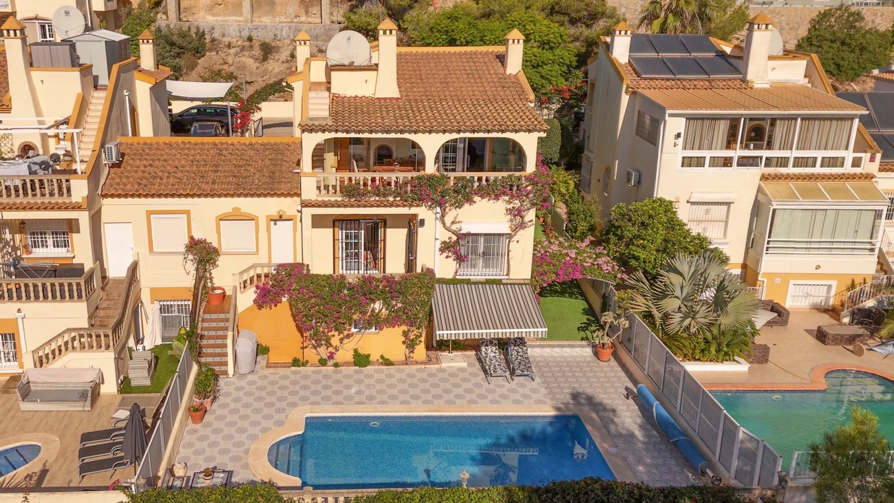 3 Bedroom 2 Bathroom Villa in Las Ramblas Golf - Caza De Casa