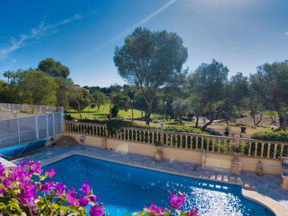 3 Bedroom 2 Bathroom Villa in Las Ramblas Golf - Caza De Casa