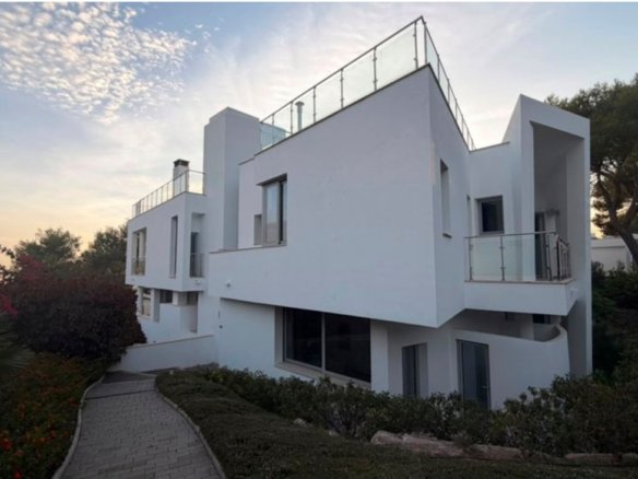 4 Bedroom 6 Bathroom Villa in Marbella - Caza De Casa