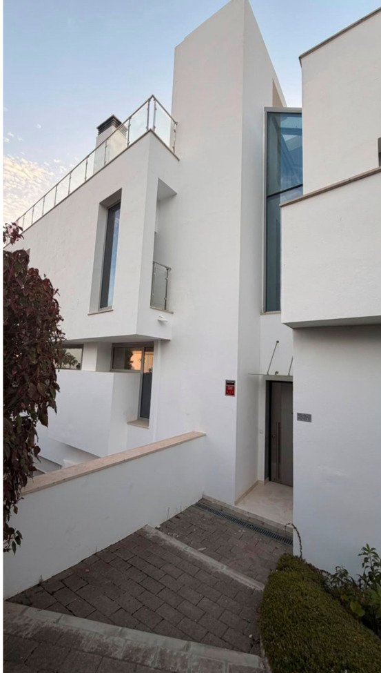 4 Bedroom 6 Bathroom Villa in Marbella - Caza De Casa