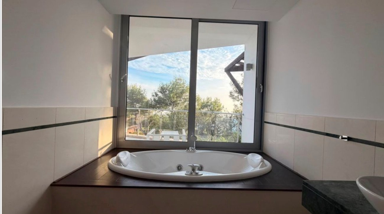 4 Bedroom 6 Bathroom Villa in Marbella - Caza De Casa