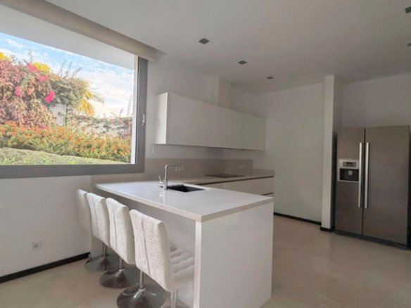 4 Bedroom 6 Bathroom Villa in Marbella - Caza De Casa
