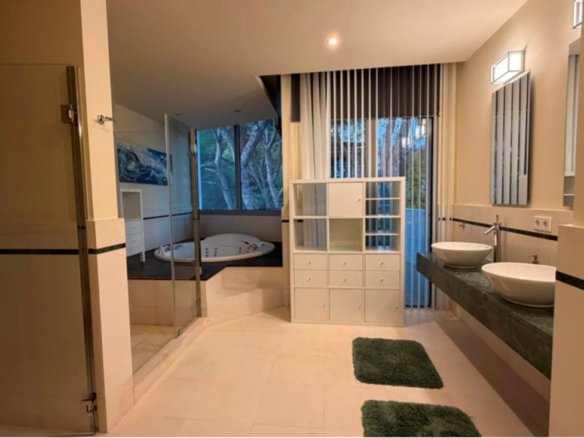 5 Bedroom 8 Bathroom Villa in Marbella - Caza De Casa
