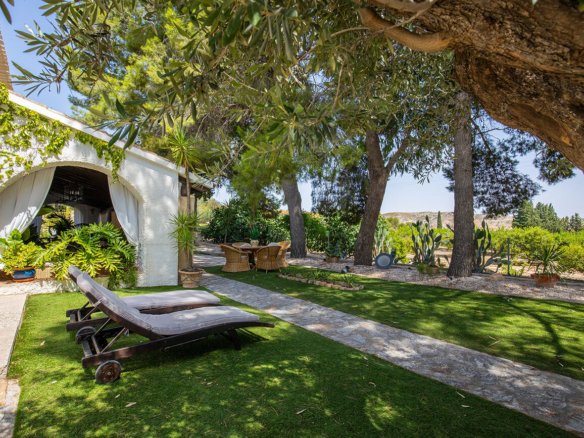 6 Bed 1 Bath Villa in Mula - Caza De Casa