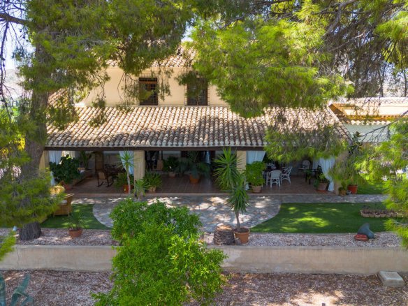 6 Bed 1 Bath Villa in Mula - Caza De Casa