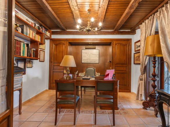 6 Bed 1 Bath Villa in Mula - Caza De Casa