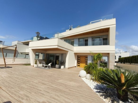 4 Bedroom 5 Bathroom Villa in Orihuela Costa - Caza De Casa