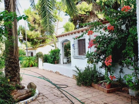 4 Bedroom 2 Bathroom Villa in Orihuela Costa - Caza De Casa