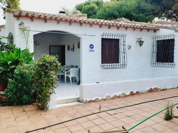 4 Bedroom 2 Bathroom Villa in Orihuela Costa - Caza De Casa