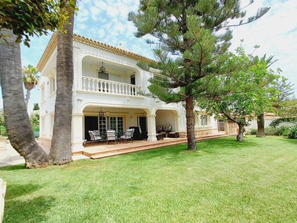 7 Bedroom 3 Bathroom Villa in Orihuela Costa - Caza De Casa
