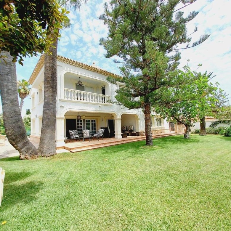 7 Bedroom 3 Bathroom Villa in Orihuela Costa - Caza De Casa