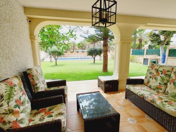 7 Bedroom 3 Bathroom Villa in Orihuela Costa - Caza De Casa
