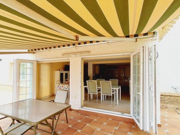 7 Bedroom 3 Bathroom Villa in Orihuela Costa - Caza De Casa