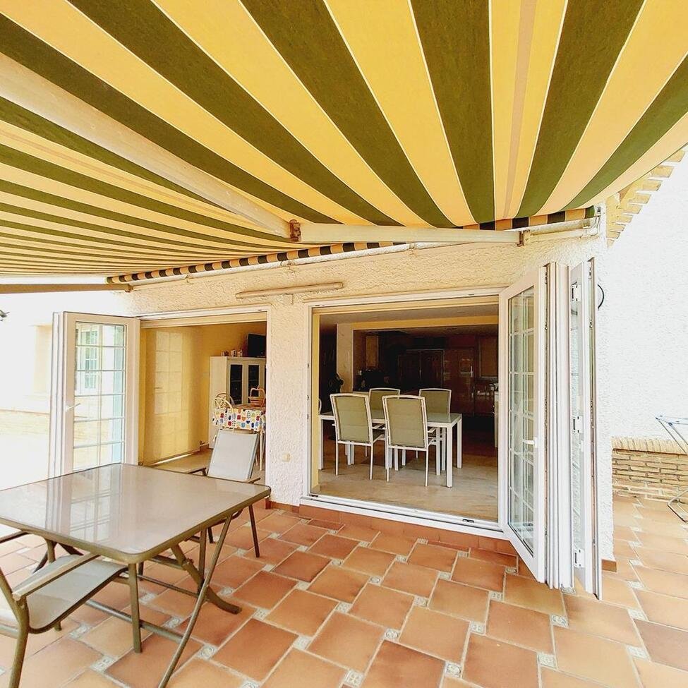 7 Bedroom 3 Bathroom Villa in Orihuela Costa - Caza De Casa
