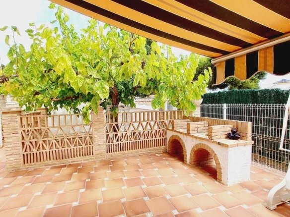 7 Bedroom 3 Bathroom Villa in Orihuela Costa - Caza De Casa