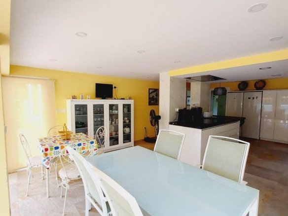 7 Bedroom 3 Bathroom Villa in Orihuela Costa - Caza De Casa