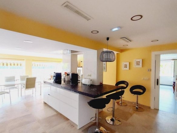 7 Bedroom 3 Bathroom Villa in Orihuela Costa - Caza De Casa