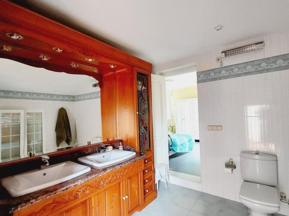 7 Bedroom 3 Bathroom Villa in Orihuela Costa - Caza De Casa