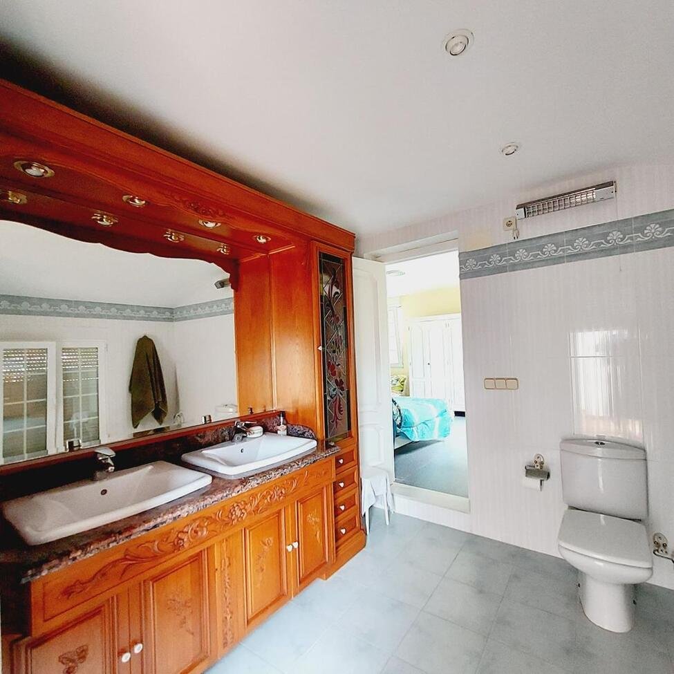 7 Bedroom 3 Bathroom Villa in Orihuela Costa - Caza De Casa