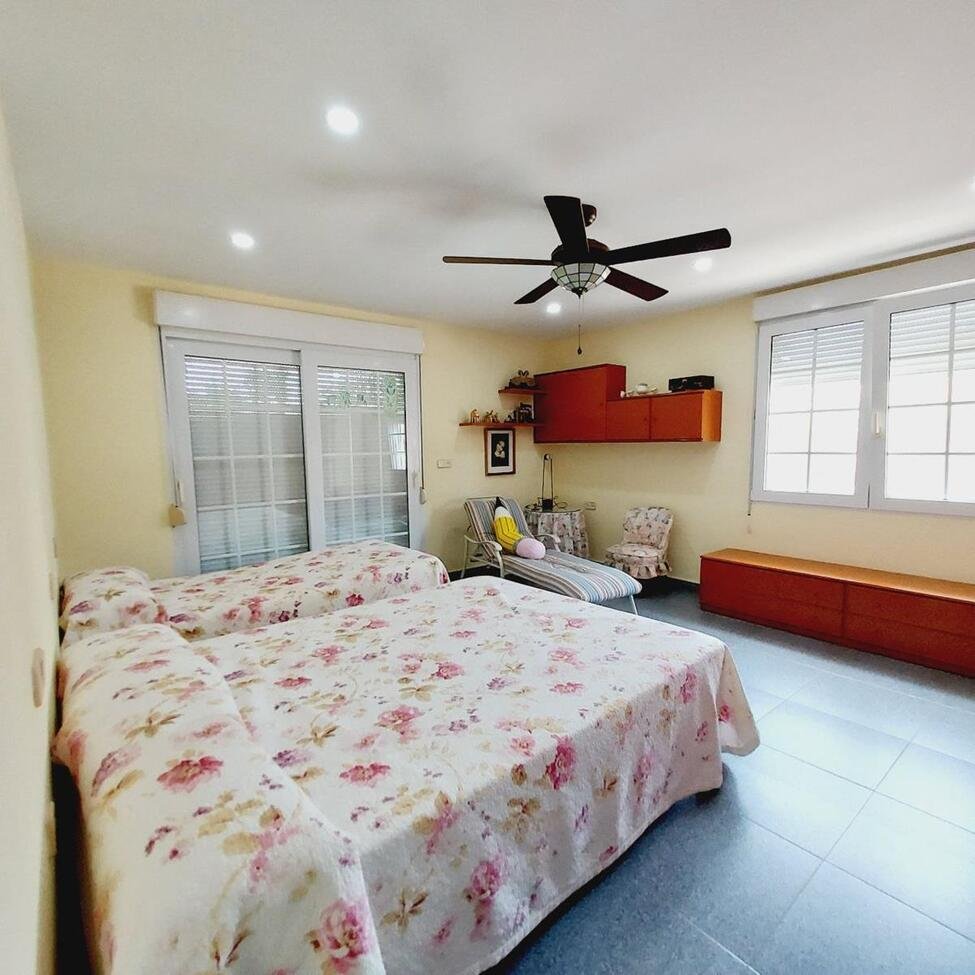 7 Bedroom 3 Bathroom Villa in Orihuela Costa - Caza De Casa
