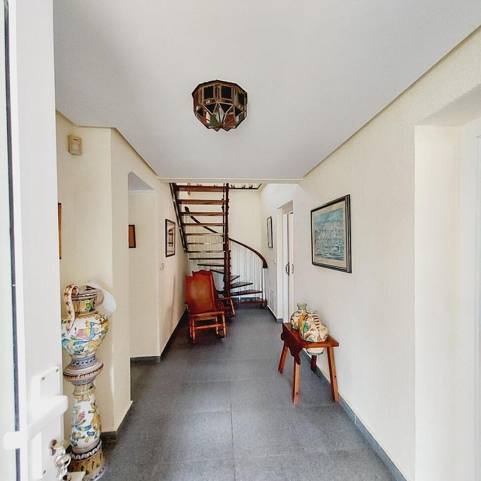 7 Bedroom 3 Bathroom Villa in Orihuela Costa - Caza De Casa