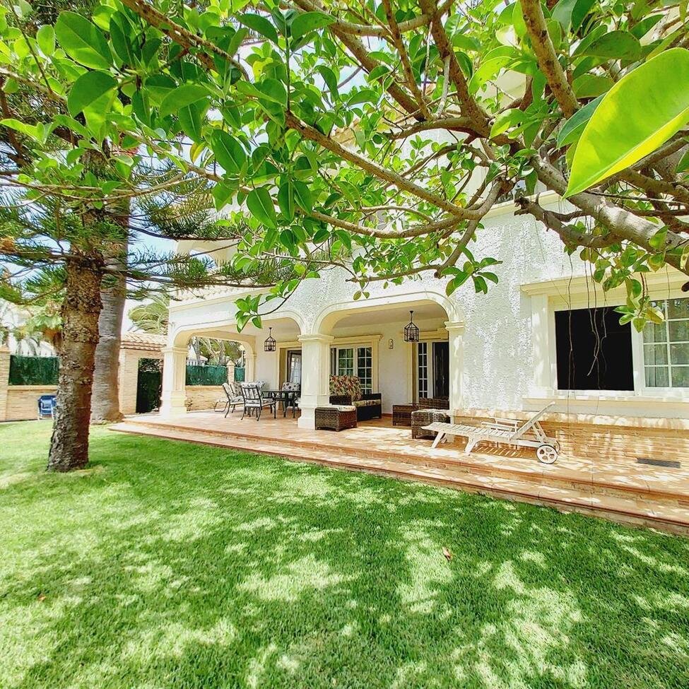 7 Bedroom 3 Bathroom Villa in Orihuela Costa - Caza De Casa