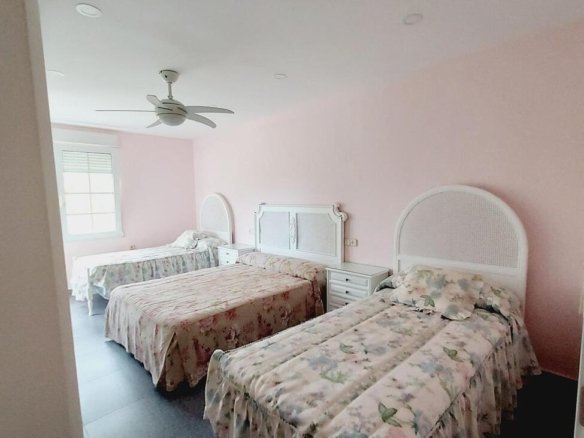 7 Bedroom 3 Bathroom Villa in Orihuela Costa - Caza De Casa