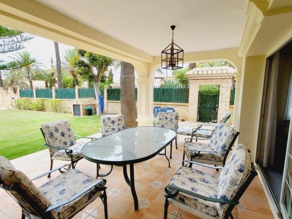 7 Bedroom 3 Bathroom Villa in Orihuela Costa - Caza De Casa