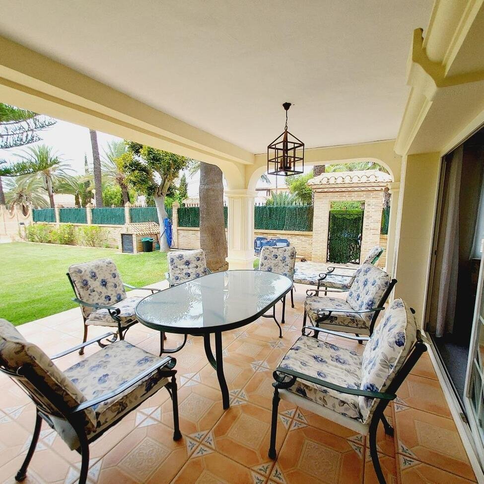7 Bedroom 3 Bathroom Villa in Orihuela Costa - Caza De Casa