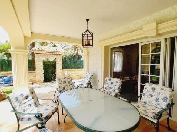 7 Bedroom 3 Bathroom Villa in Orihuela Costa - Caza De Casa