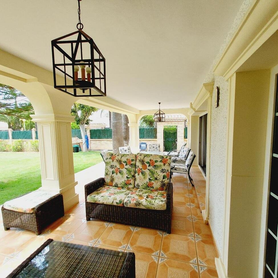 7 Bedroom 3 Bathroom Villa in Orihuela Costa - Caza De Casa