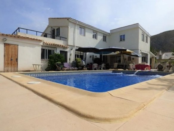 8 Bedroom 4 Bathroom Villa in Orxeta - Caza De Casa
