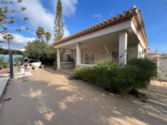 3 Bed 2 Bath Villa in Playa Flamenca - Caza De Casa